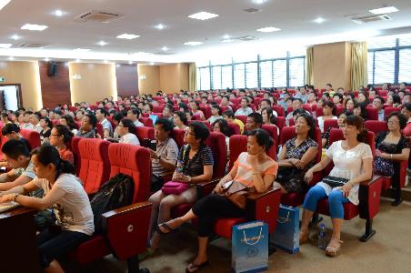 新生家长见面会现场