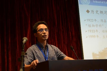 周大旺副院长介绍学院和本科生教学概况